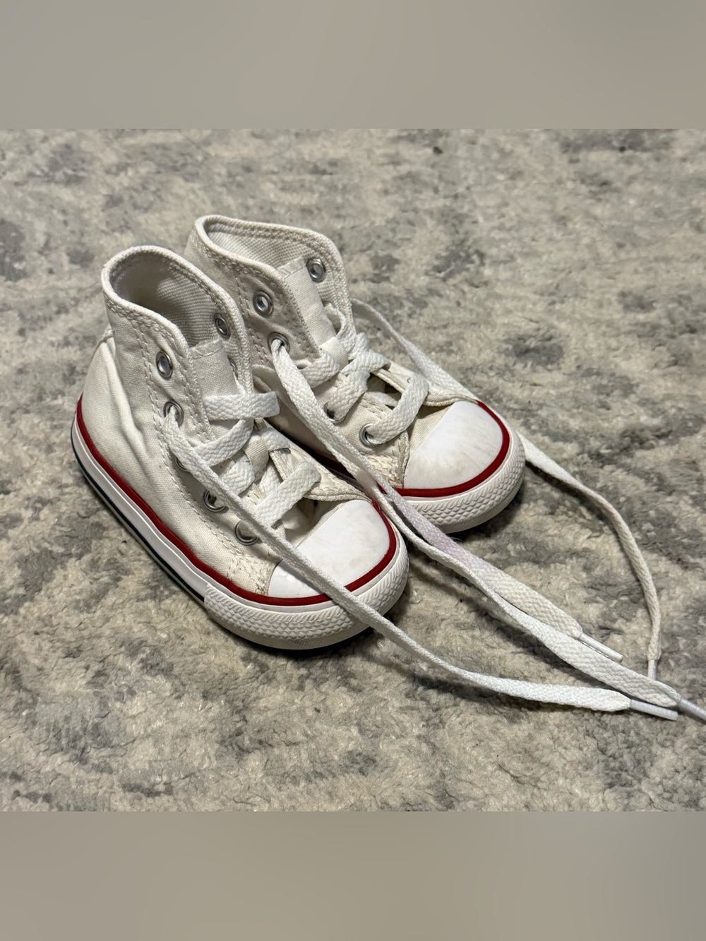 Kids Converse Chuck Taylor All Star Size 5 White Sneakers Classic Logo Shoes
